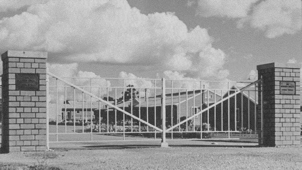 The 1947 gates were a simple design. Picture: Regional Archives