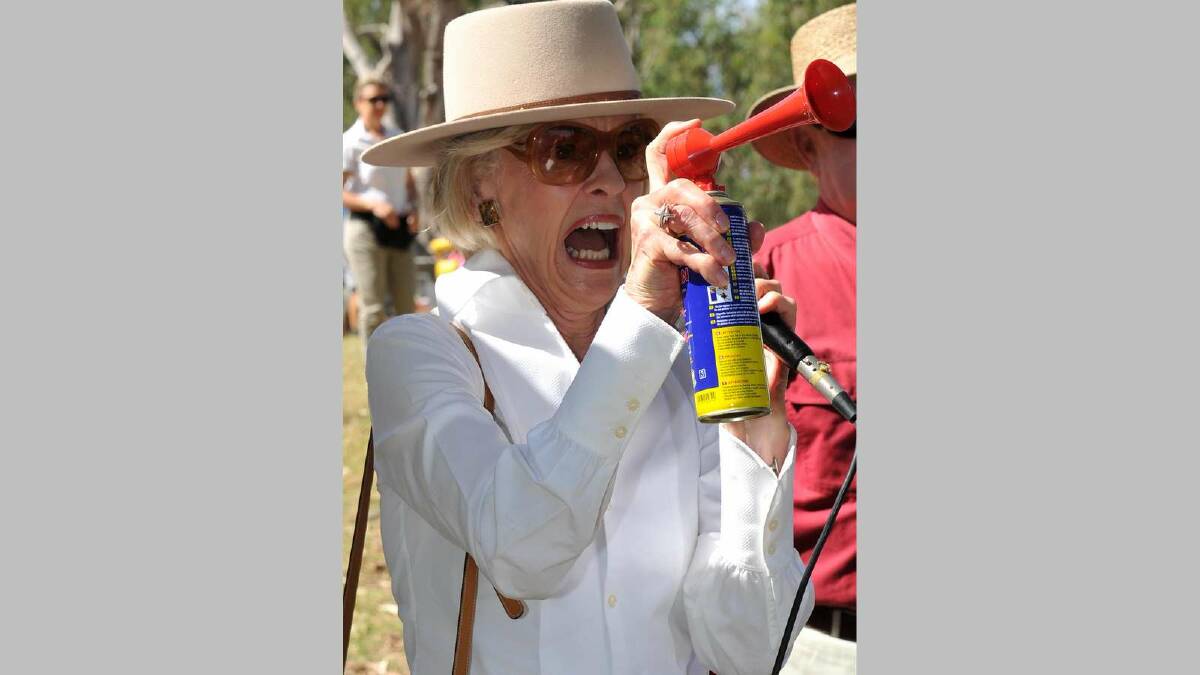 Gumi Races 2013 ... Governor-General Quentin Bryce officially starts the gumi race. Picture: Michael Frogley