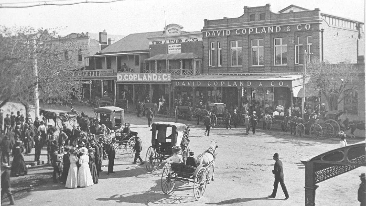 The busy streets of town. Date unknown. Picture: Wagga and District Historical Society