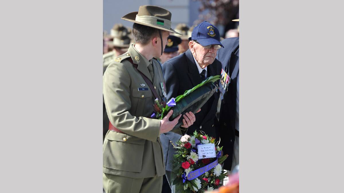 Major Teki (Army Reserve Unit) and John Woods (former POW) laying wreaths at the Anzac Day march in Wagga. Picture: Michael Frogley