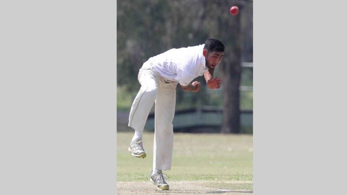 Amir Nazir fires down a delivery for Lake Albert against Kooringal. Picture: Les Smith