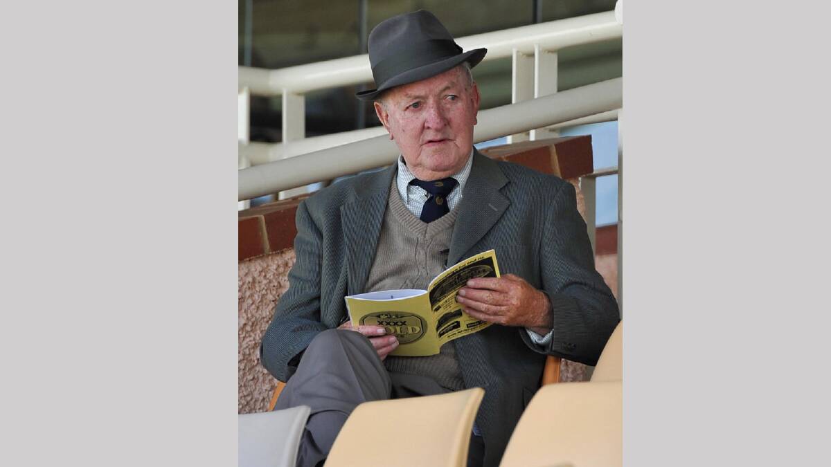 Life member of the MTC Bernie Noonan of Wagga studies the form during Men of League Cup race day. Picture: Michael Frogley