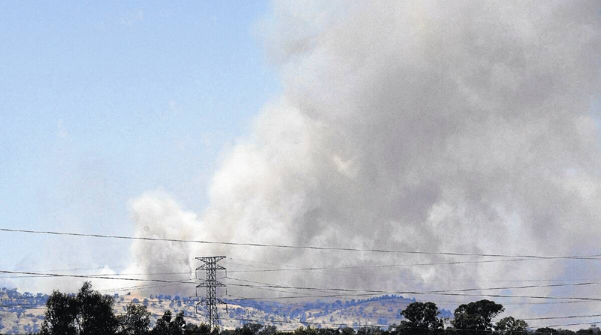 SMOKE CITY: The view of the fire and smoke from Kooringal Road yesterday afternoon. Picture: Oscar Colman