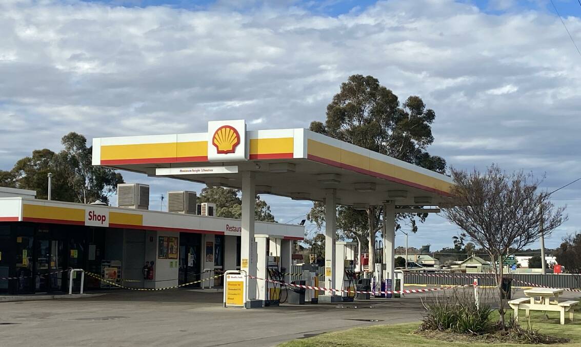 COVID CLEANING: Hay's Shell petrol station is closed for deep cleaning after it was listed as a casual COVID-19 contact site. It was one of three Riverina locations listed as exposure sites on Wednesday. Picture: Daisy Huntly
