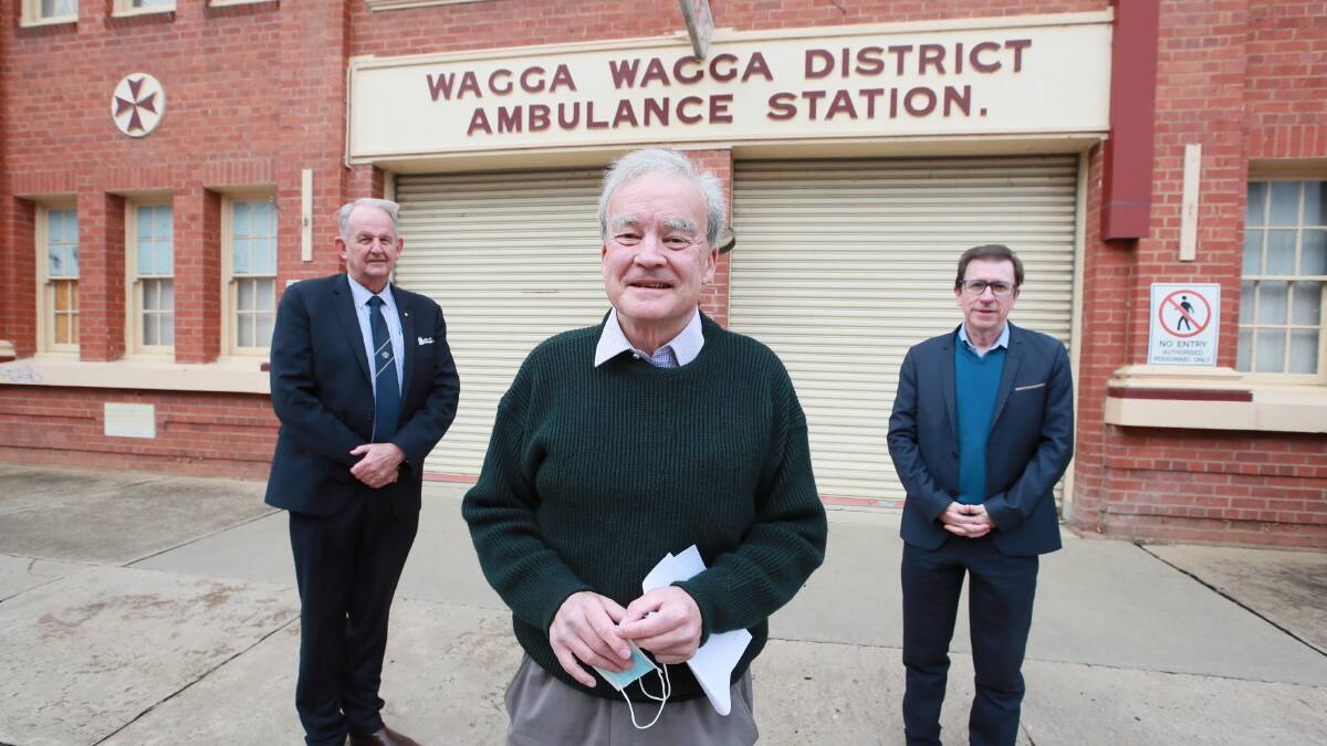NO SALE: Mayor Greg Conkey, Peter Gissing and MP Joe McGirr are calling on the NSW government to return the historic ambulance station to the community. Picture: Les Smith