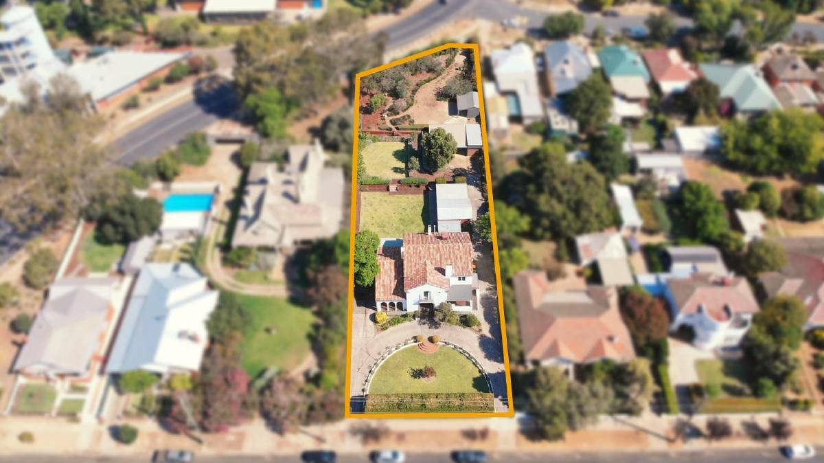 The historic home sits on a 2884 square meter block in the increasingly lucrative Turvey Park area. 
