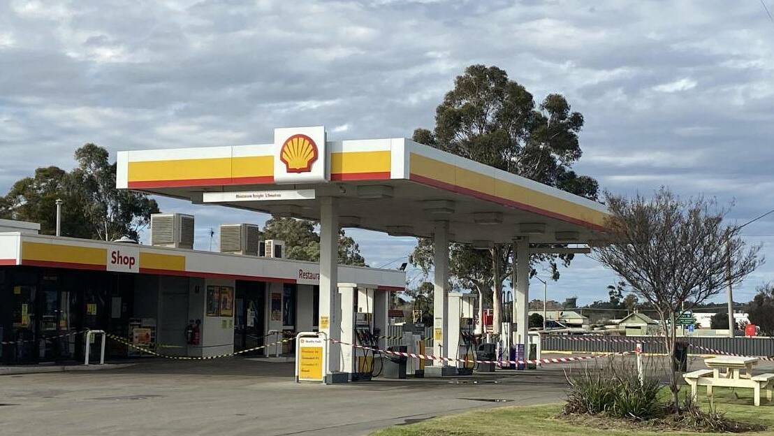 The Shell service station at Hay is just one of the Riverina venues where the removalists stopped on their journey. Picture: Daisy Huntly