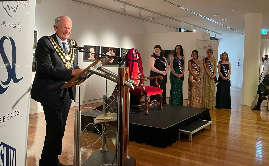 Wagga City Council mayor Greg Conkey addressing the audience and 2022 Miss Wagga entrants. Picture: Emily Wind