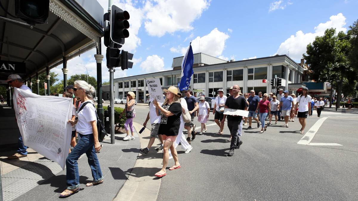 Hundreds of people took to Baylis Street in Wagga on Saturday to protest against the rollout of the COVID-19 vaccination for children aged five to 11. Picture: Les Smith