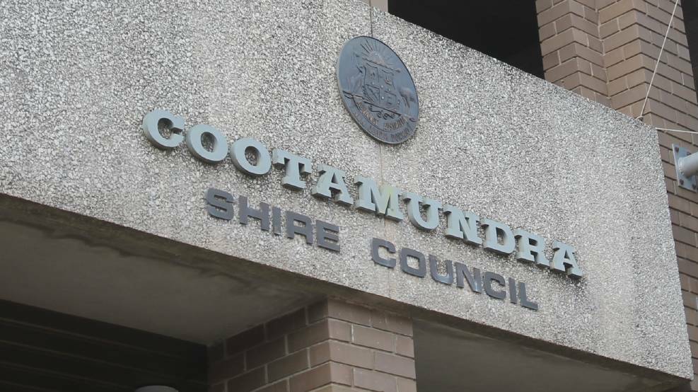 ROUND TWO: Boundaries Commission chairman Bob Sendt advised Cootamundra-Gundagai Regional Council mayor Charlie Sheahan the second public inquiry is a statutory requirement of the Local Government Act 1993. Picture: File.