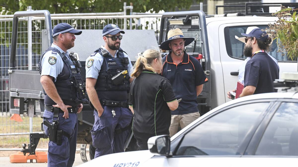 Police speak with Dahlsens employees at the Bennu Circui tyre dump site next to Albury airport. Picture by Mark Jesser