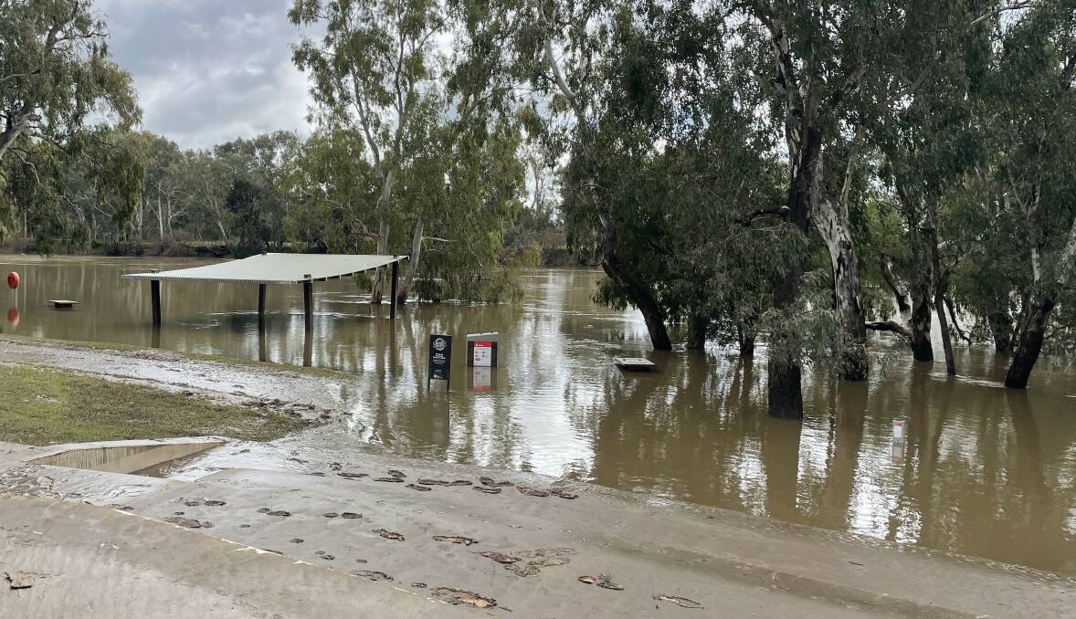 The Murrumbidgee River's height dropped to 6.11m at 4pm Monday, down from its Wagga flood peak of 8.74m last Tuesday.
