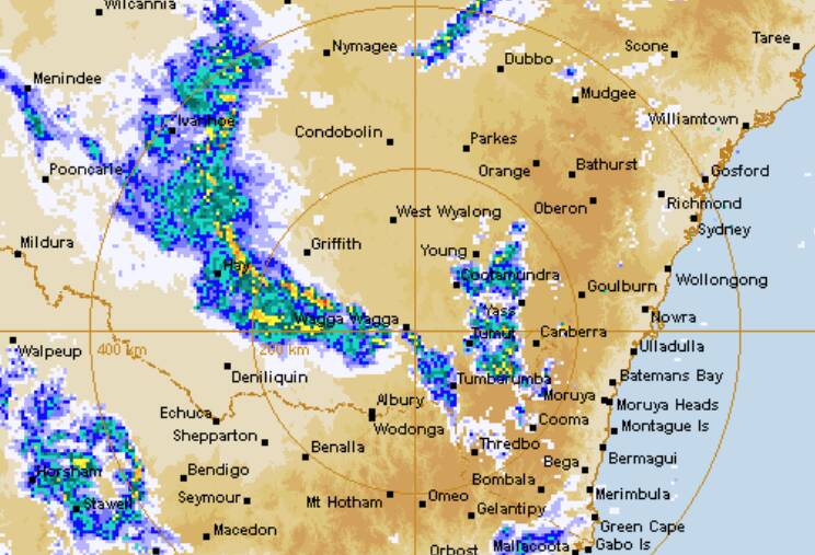 A major rain band is tracking towards Wagga. Picture courtesy BOM.