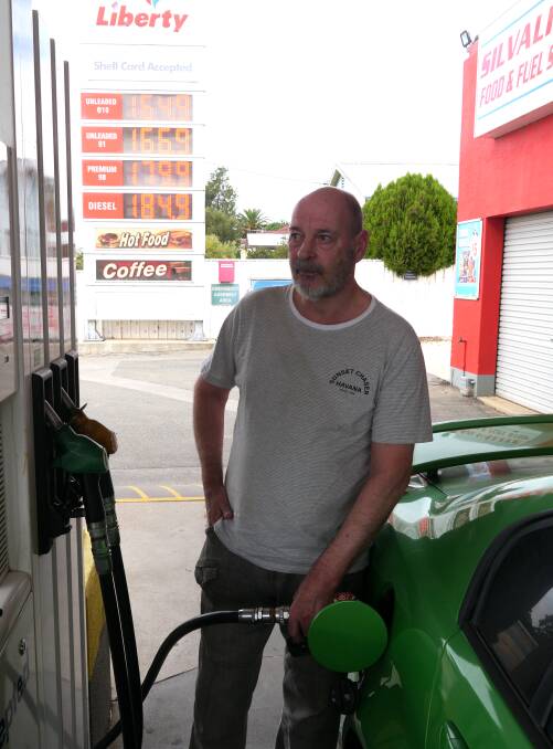 Eric Evans fills up with petrol at Wagga's Silvalite petrol station. Photo: Andrew Mangelsdorf
