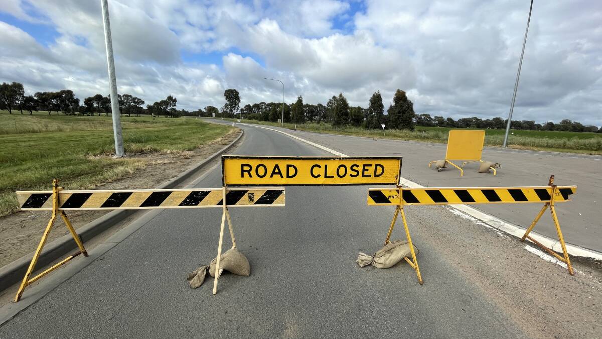Council close the Eunony Bridge Road on Thursday as the river peak approached Wagga. Photo by Andrew Mangelsdorf
