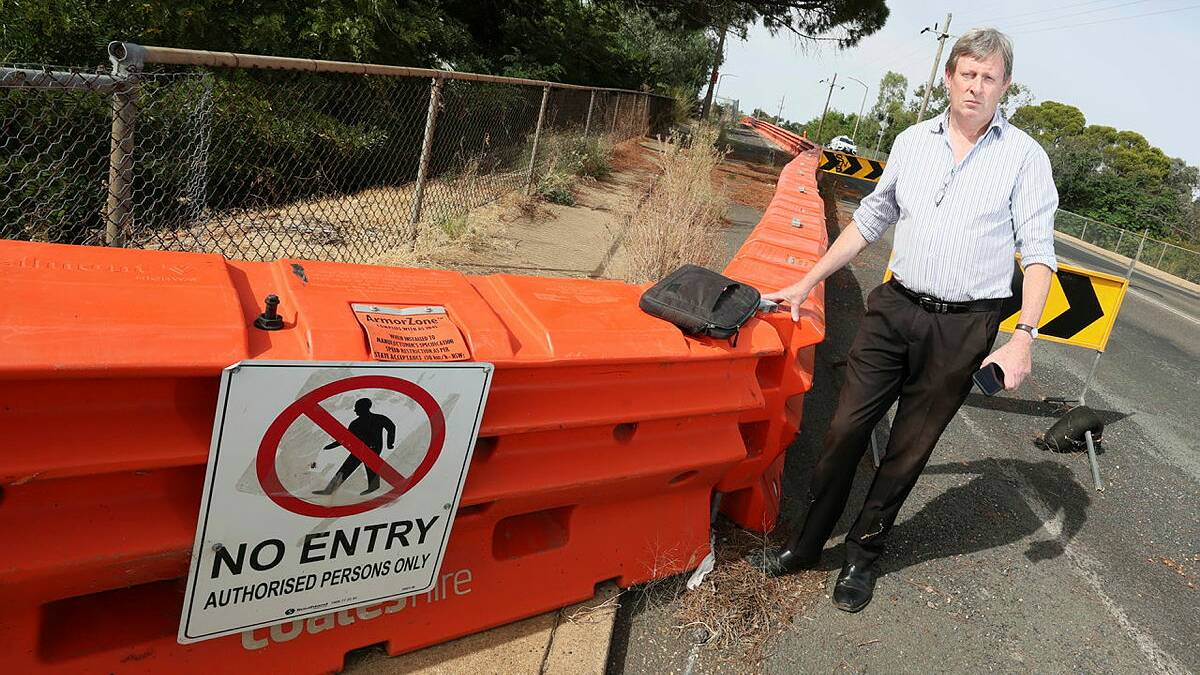 Wagga resident and ratepayers association president Chris Roche is calling for answers on a $100K election promise to help fix the Edmondson Street bridge. Picture by Les Smith