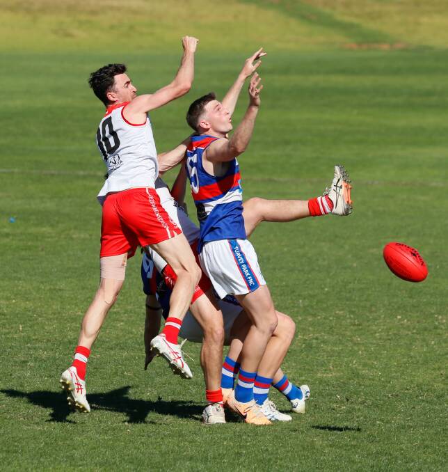 Brad Ashcroft kicked five first half goals in the Bulldogs' 31-point win over Griffith in the Riverina League grand final. Picture by Les Smith