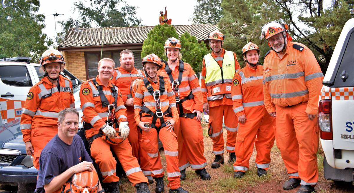 HERE TO HELP: SES volunteers from all around the MIA teamed up to help protect Griffith houses. PHOTO: Kenji Sato