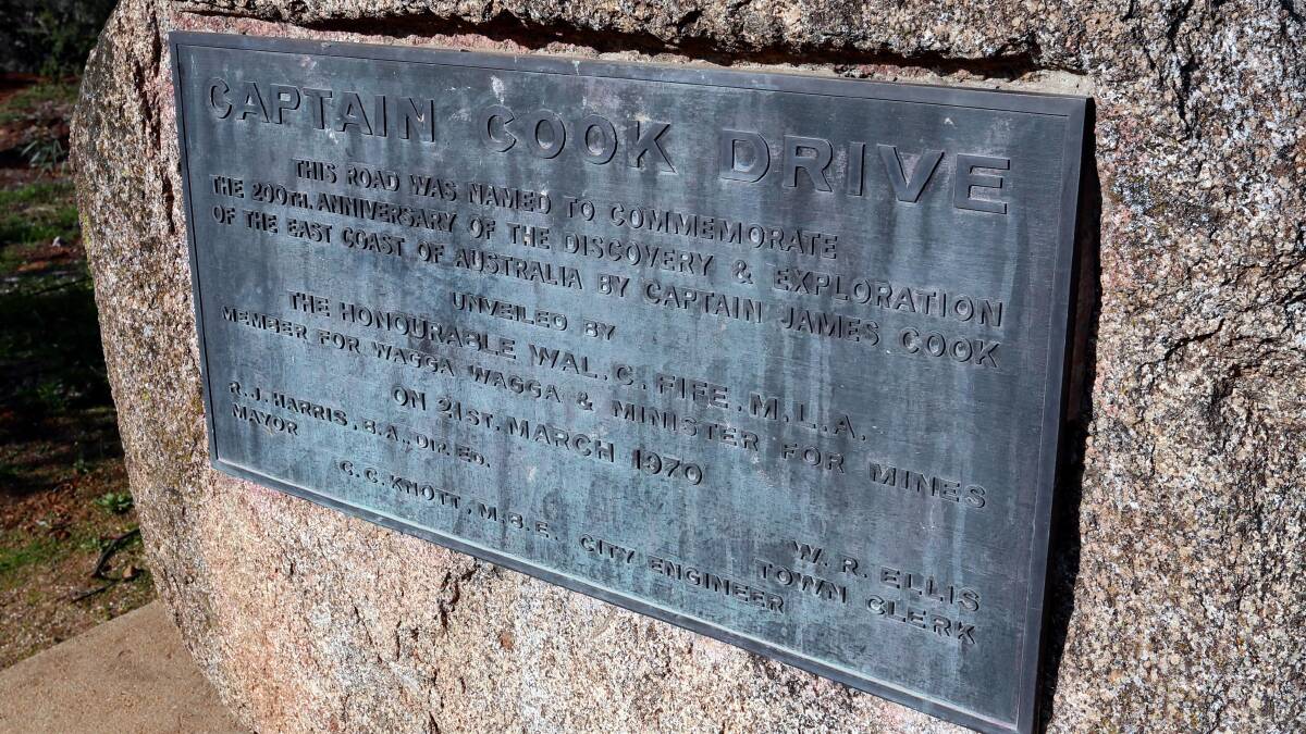  The Captain Cook Drive plaque on Willans Hill.