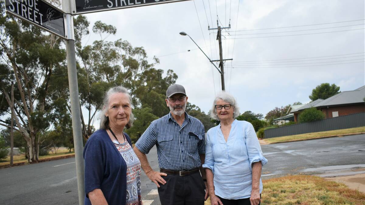 FRUSTRATED: Geraldine Gradon, Tony O'Reilly and Denise Hunter on Wade Street. Picture: Catie McLeod
