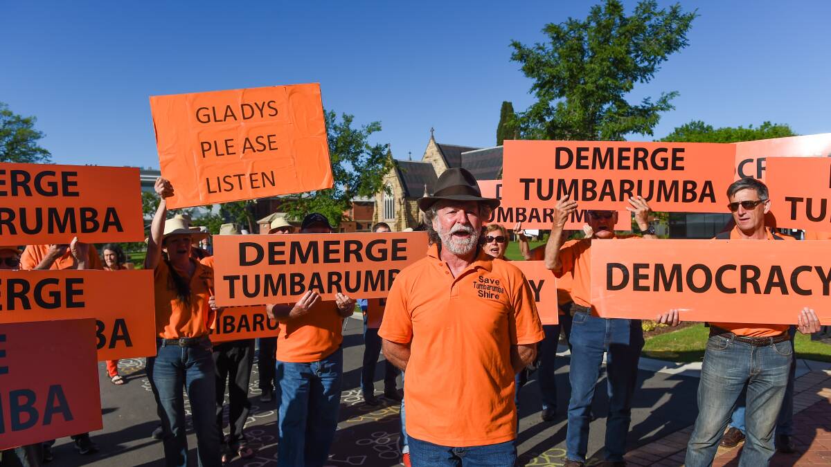Save Tumbarumba Shire's Dr Neil Hamilton leads a protest against the forced amalgamation with Tumut Shire. Picture: FILE