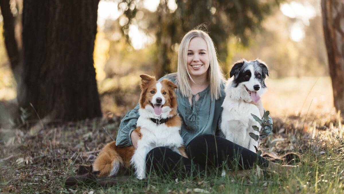 VOLUNTEER: Wagga veterinary science student Amber O'Neill with her dogs Brandi and Pippa. Picture: Ebony O'Neill 