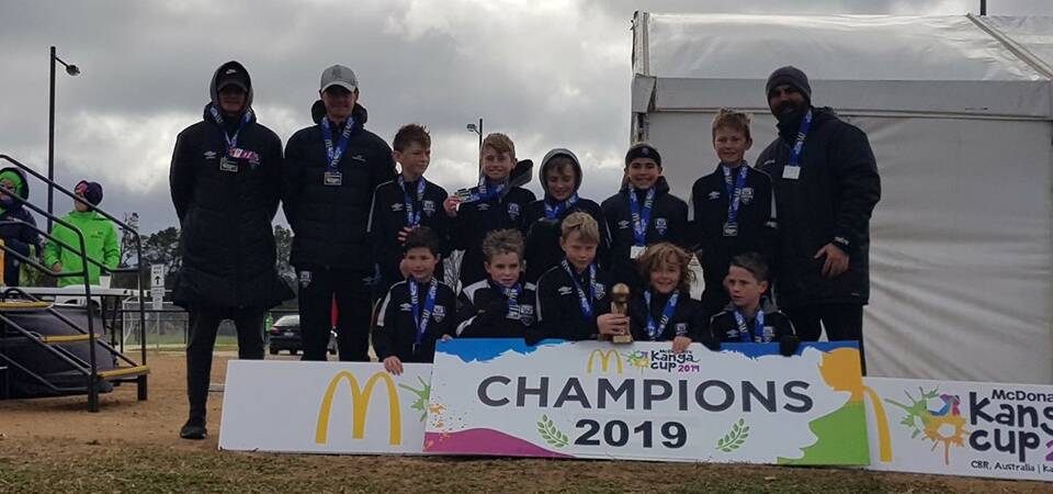VICTORIOUS: The Wagga City Wanderers under-10s boys. 