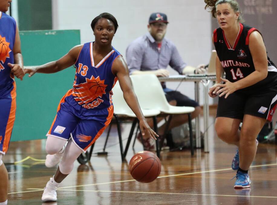 STRONG RETURN: Blaze import point guard Shakera Barnes (pictured playing against Maitland last year) starred against Shoalhaven in her first game of the year. Picture: Les Smith. 