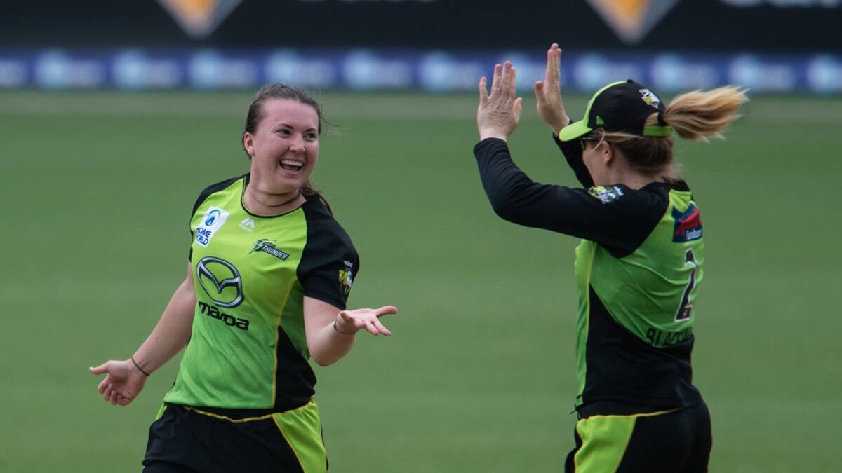 BACK IN GREEN: Wagga product Rachel Trenaman
is congratulated by Alex Blackwell after taking one of two wickets
during her WBBL debut early last year. Picture: Sydney Thunder