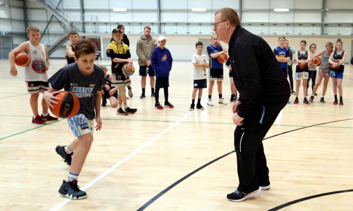HANDY TIPS: Rob Beveridge at Wednesday's coaching clinic in Wagga. Picture: Les Smith