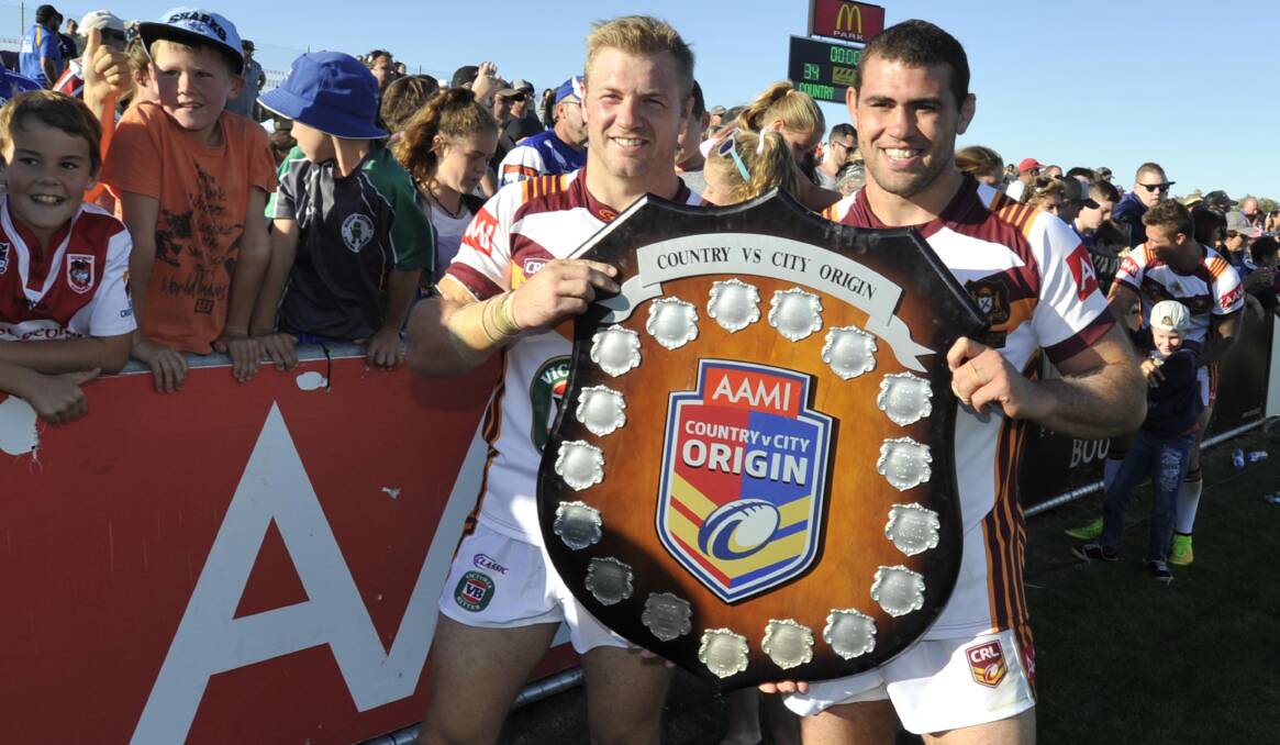 MEMORIES: Ryan Hinchcliffe and former Melbourne player Dale Finucane with the City-Country Shield after Country's 2015 win in Wagga. Picture: Les Smith