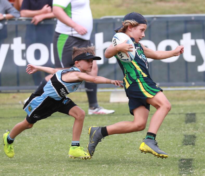 FINALS FEVER: Wagga Viper Harry Rynehart is
tagged by Cronulla's Cooper Shepherd during the
Shark's under-10 final win at the Junior State Cup
at Jubilee Park. Picture: Les Smith