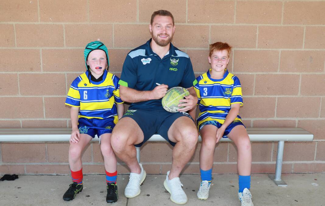 BACK IN TOWN: Canberra Raiders co-captain Elliott Whitehead with Wagga youngsters Charlie Crowe and Archee Cole last year. Picture: Les Smith
