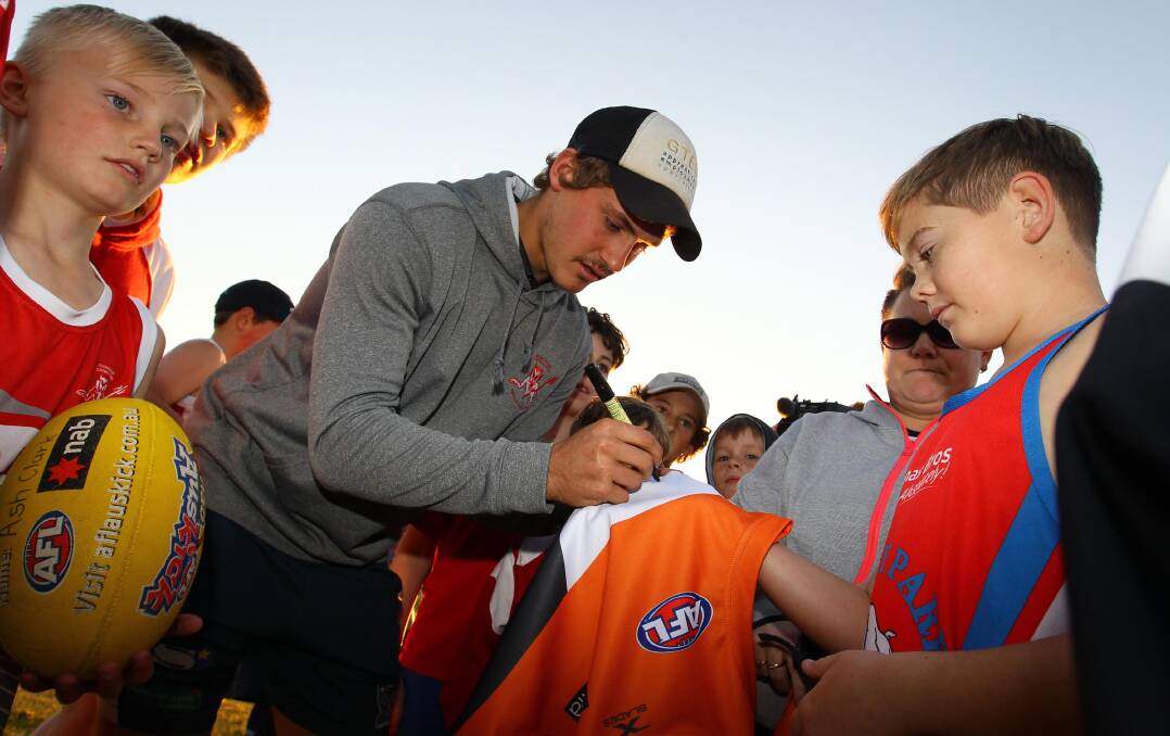 HOMECOMING: GWS Giant and local product Harry Perryman signs autographs for youngsters during a visit to Collingullie junior training in 2017. Picture: Les Smith