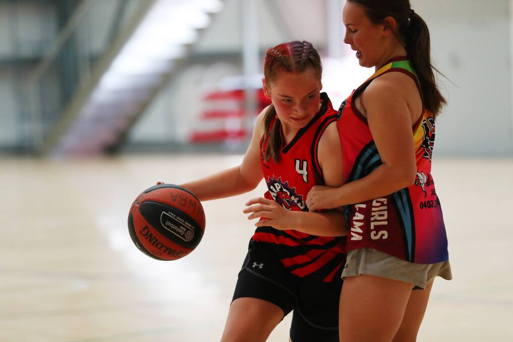 Holly Bird and Georgia Neyland clash during last year's Wagga Basketball junior grand finals. Picture: Emma Hillier