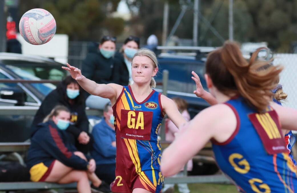 IN CHARGE: New GGGM netball coach Courtney Menzies makes a pass during the Lions' season last year. Picture: Les Smith 