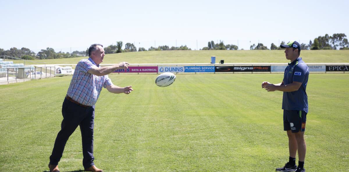 DISCUSSIONS: Wagga mayor Dallas Tout gets in some passing practice with Canberra Raider Sam Williams. Picture: Madeline Begley. 