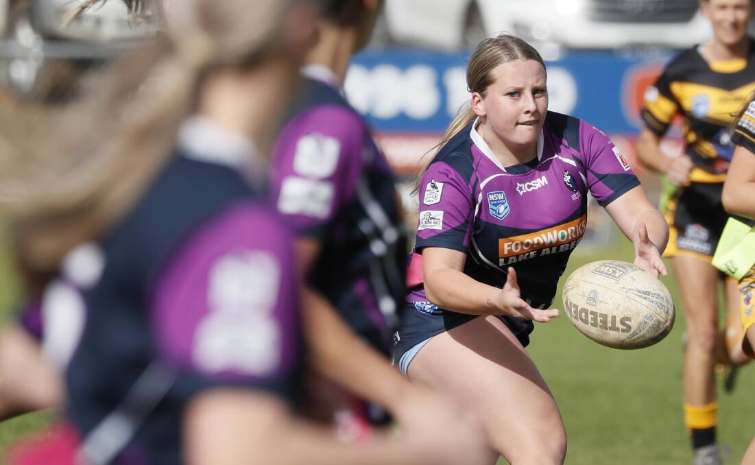 CONCENTRATION: Southcity's Jemma Davey gets a pass away during Sunday's win over Gundagai. Picture: Les Smith 