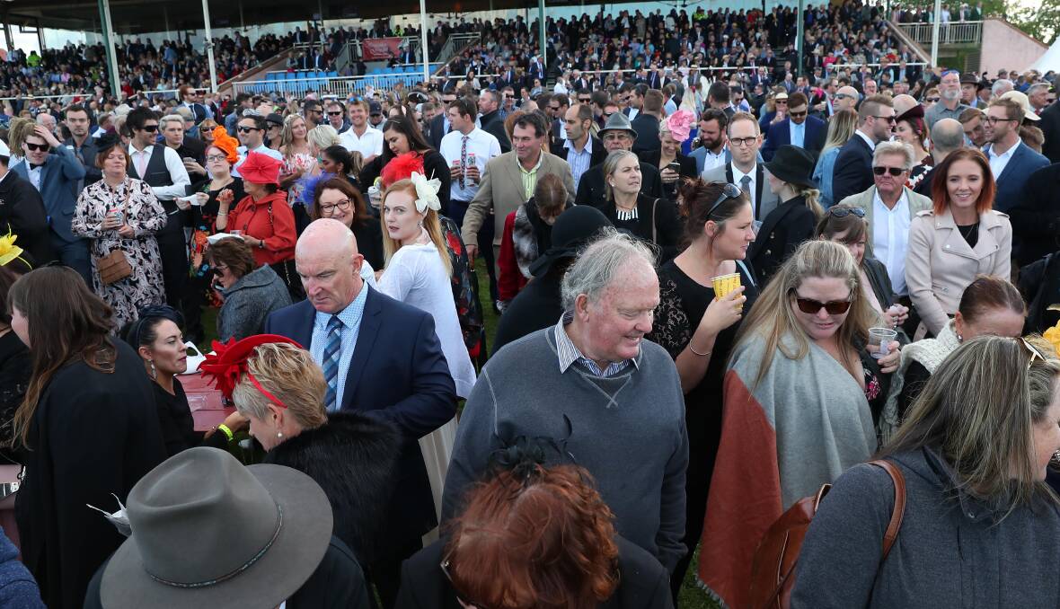 Last year's Wagga Gold Cup crowd.
