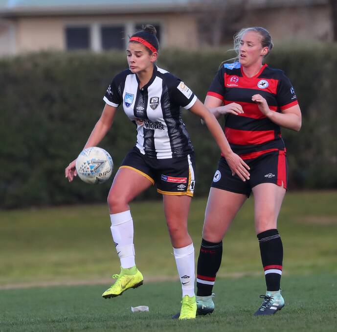 Christina Grauer-Kompos in action for the Wanderers during the 2019 season. Picture: Emma Hillier