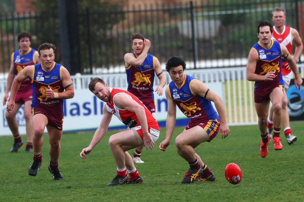 ON THE BALL: GGGM's Jack Sase leads Dereck Singe to the ball in the qualifying final at Robertson Oval on Saturday. Picture: Emma Hillier