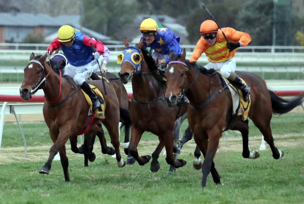 STRONG FINISH: Ribands (orange) storms home to win the last event at Wagga with Shaun Guymer in the saddle. Picture: Les Smith