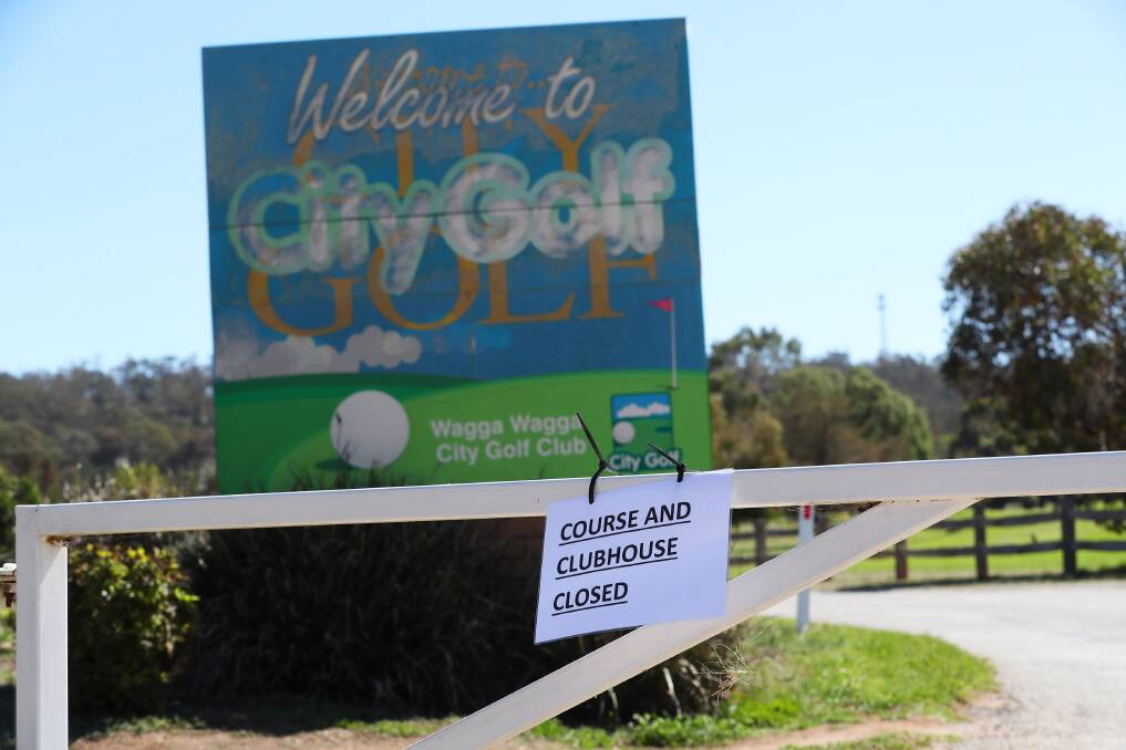 TOUGH TIMES: A sign at the front of Wagga City Golf Club on Tuesday after courses across the country were closed due to the coronavirus outbreak. Pictures: Emma Hillier