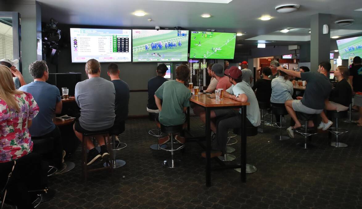NO JOY: Members of the William Farrer Hotel's Super Punters Club (SPC) watch the Kosciuszko unfold at the Wagga venue on Saturday. Picture: Les Smith
