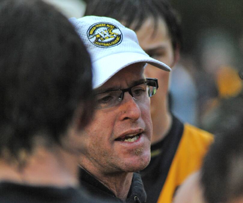 Troy Maiden coaching Wagga Tigers back in 2009.