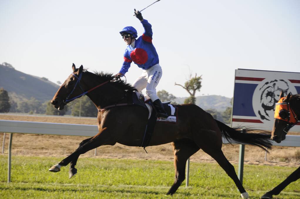 Billy Owen winning the Gundagai Cup in 2011 with Voice Commander.
