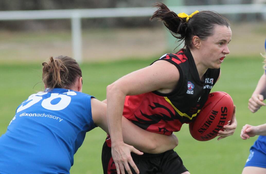 Julie McLean in action for Riverina Lions in 2016. Picture: Les Smith