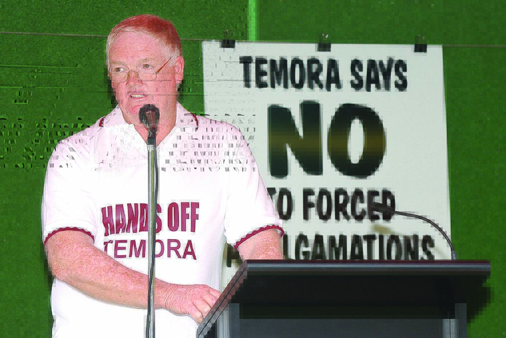 Then-mayor Nigel Judd speaks at a protest against council amalgamations in 2004. File image