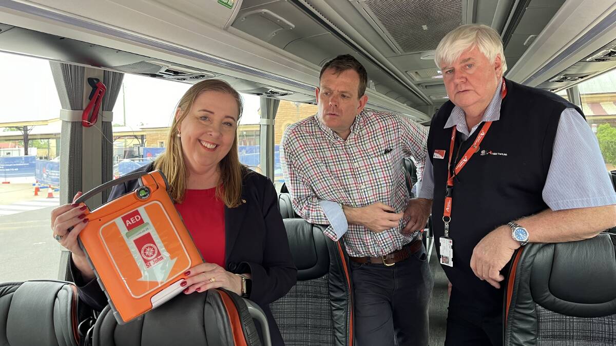 Regional transport and roads minister Jenny Aitchison, alongside NSW TrainLink customer service manager Rodney Smith and Dubbo Stephen Lawrence, with an AED aboard a TrainLink coach. Picture supplied