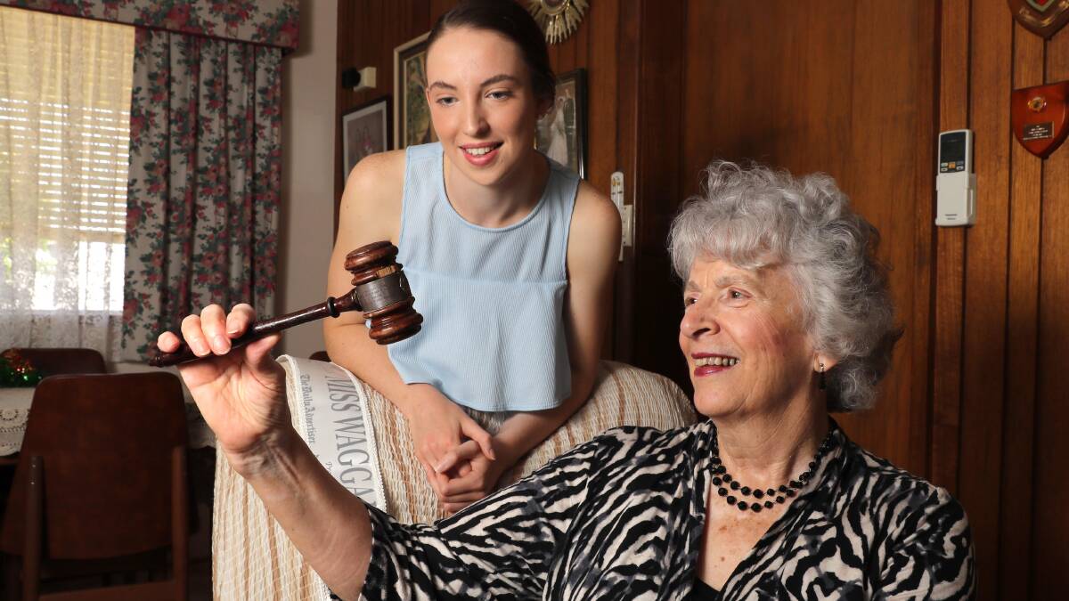 REUNITED: Miss Wagga 1964 Ronda Lampe and Miss Wagga 2018 Zoe Martin examining the token gavel given to Ronda during her trip to Hull. Picture: Les Smith